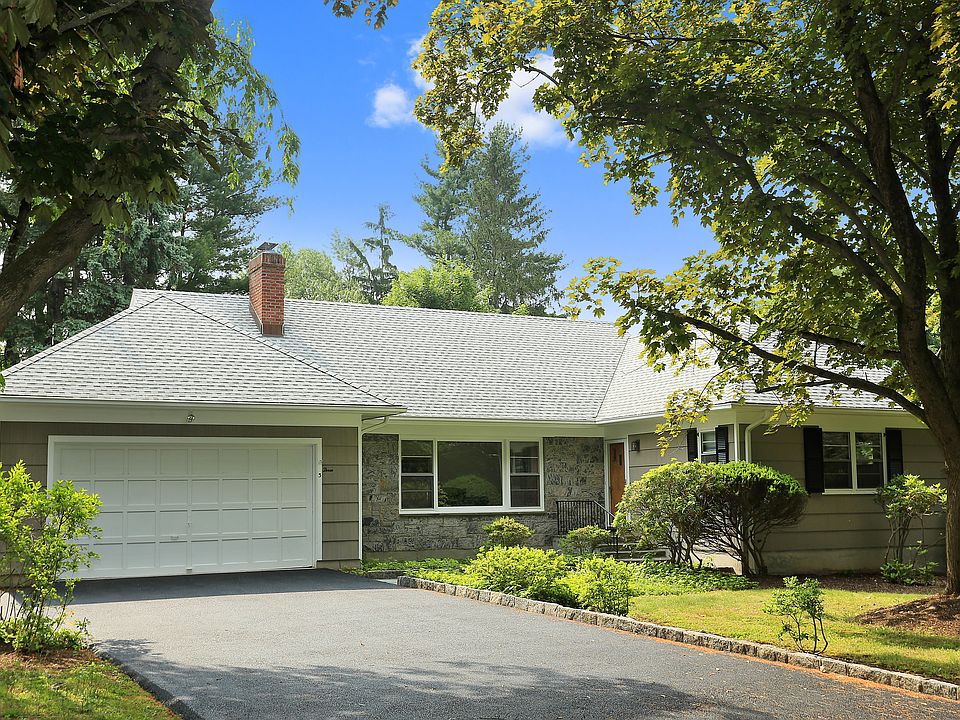 1st image of 3 Holbrook Ln
