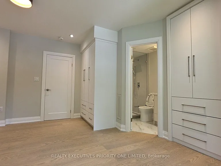 10 Lascelles Blvd #MAIN — Photo 24