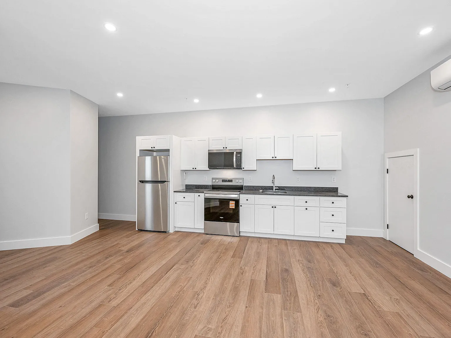 1 bed, 1.5 bath, 1000 sqft, $2,150 — Photo 3