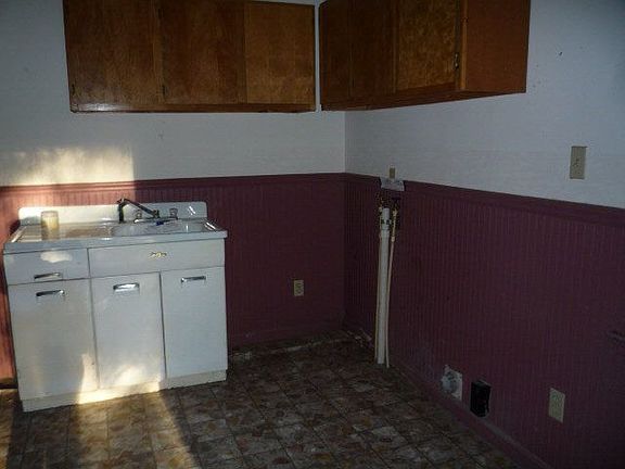 2nd image of 1951 Lake Dr