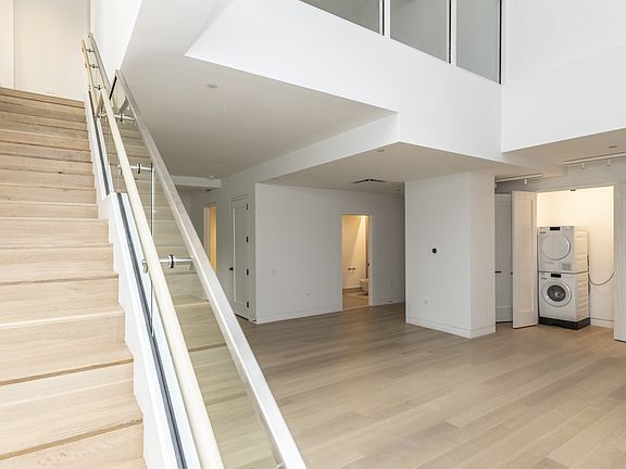 3rd image of 315 W 23rd St #315E