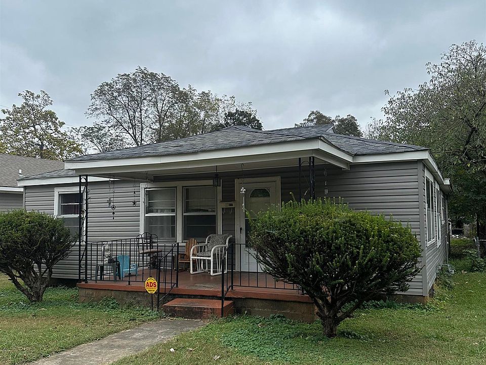 2nd image of 833 Jackson Blvd