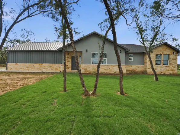 157 SYLASHAYES LOOP, Pleasanton, TX 78064