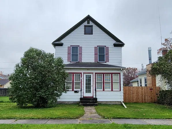 609 8th St, Intl Falls, MN 56649