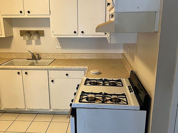 5th image of 2465 N Frederick Ave #105
