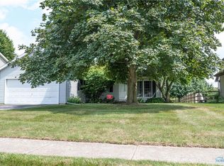 1946 Carvelle Dr, Northwood, OH 43619