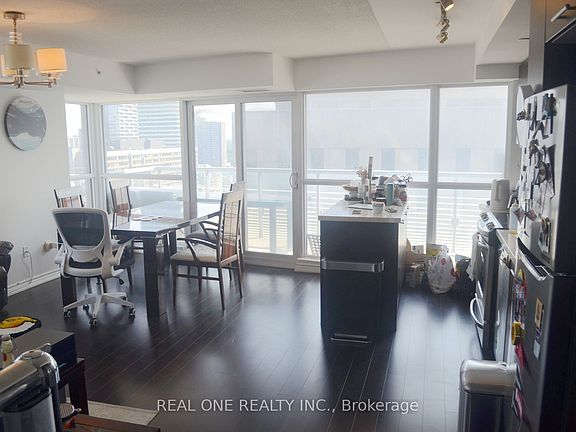 4th image of 386 Yonge St #2002