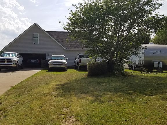 corner lot, 2 car garage