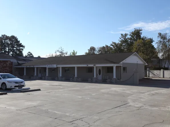 703 W 3rd St, Pembroke, NC 28372
