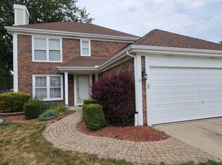 380 Huntington Ct, Rochester Hills, MI 48307