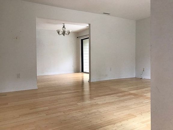 3rd image of 53 Delander Ct APT 42