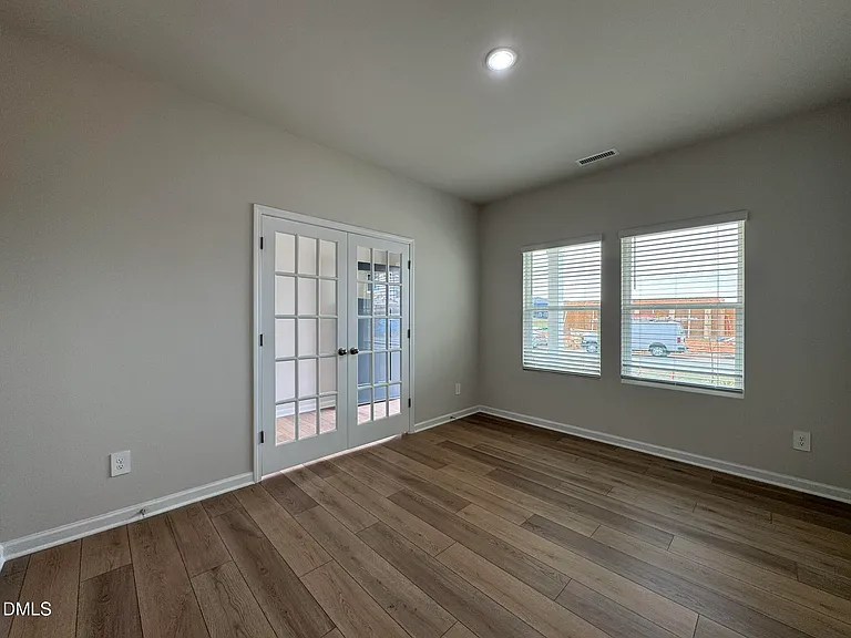 101 Klamath Dr — Photo 3