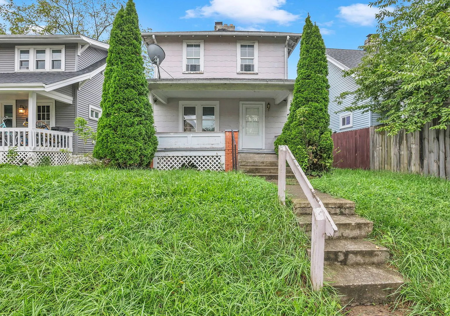 Freshly Updated 2 Bedroom Single-Family Home — Photo 3