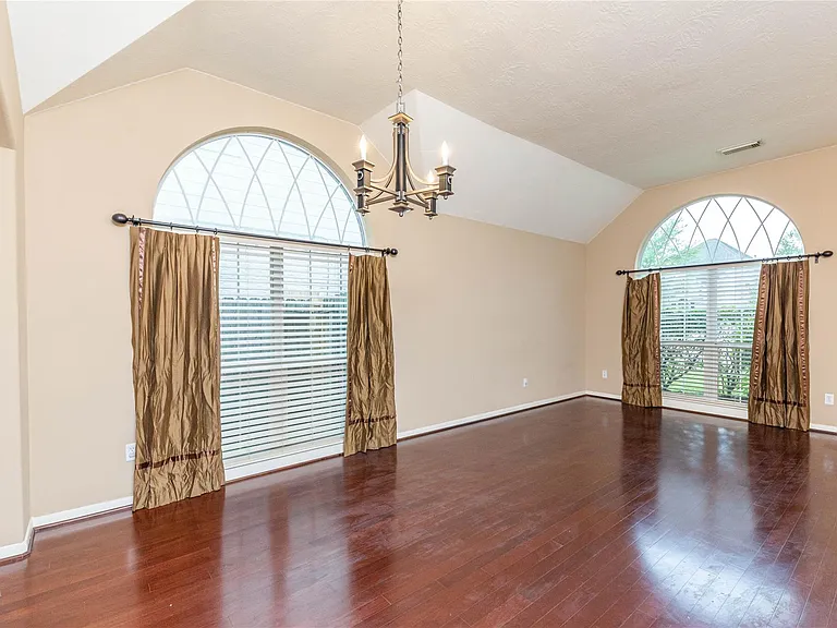 2201 Signal Hill Dr — Photo 13