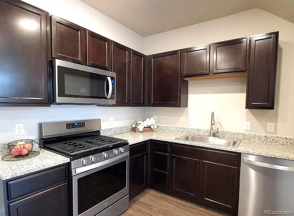 Oak Street Townhome — Photo 3