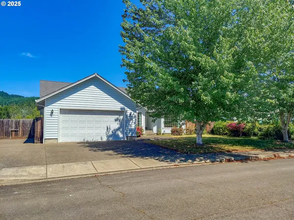 1739 Aspen Run Ave, Sutherlin, OR 97479