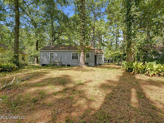 3rd image of 737 Woodbury Rd