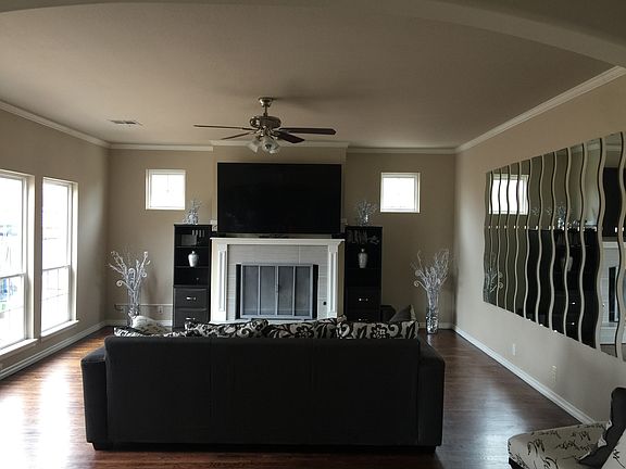 2nd image of 201 S Redwood Cres W