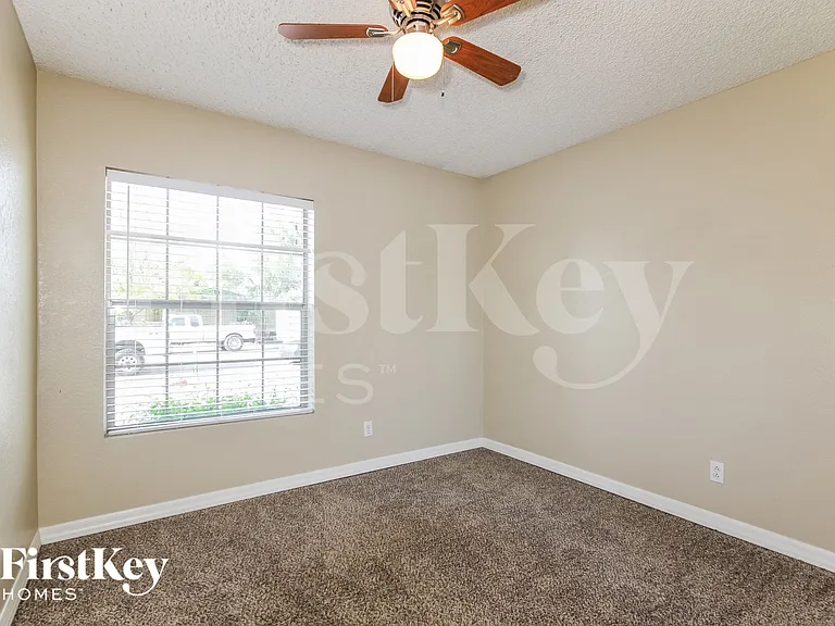 5203 W Sandra Ter — Photo 14