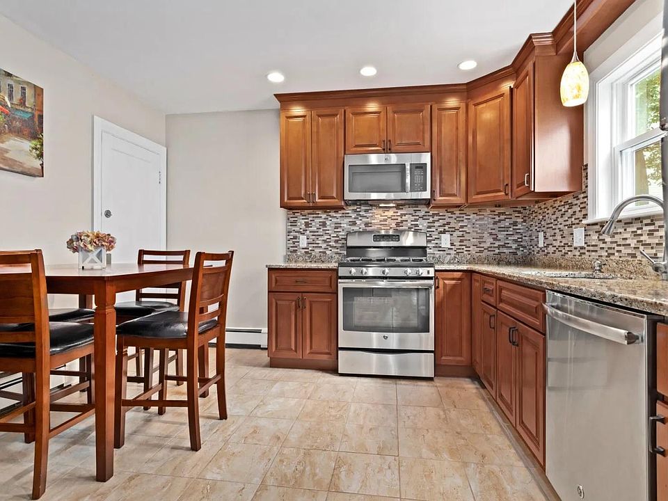 Eat-in Kitchen with Stainless Steel Appliance