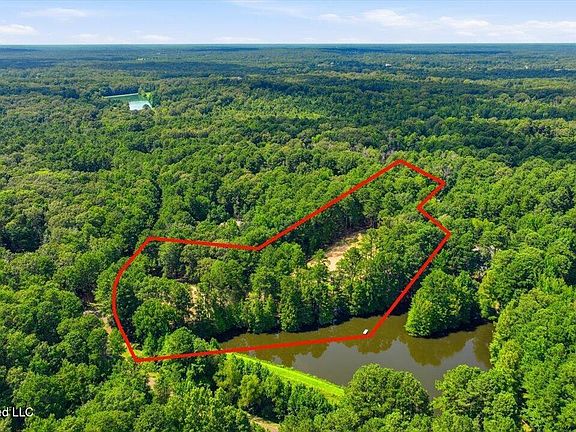 3rd image of Hunt Cir
