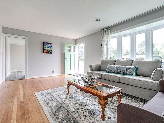 3rd image of 4800 Colwyck Dr