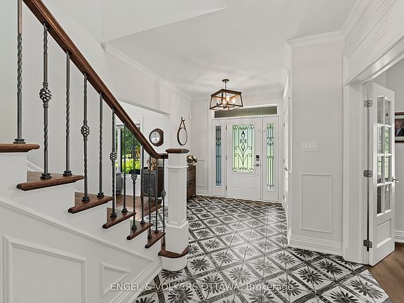 4th image of 5833A Rideau Valley Dr N