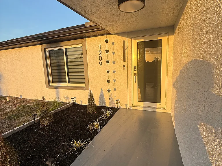 1209 NE 6th Ave — Photo 32
