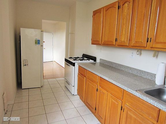 3rd image of 176 India St APT 4R