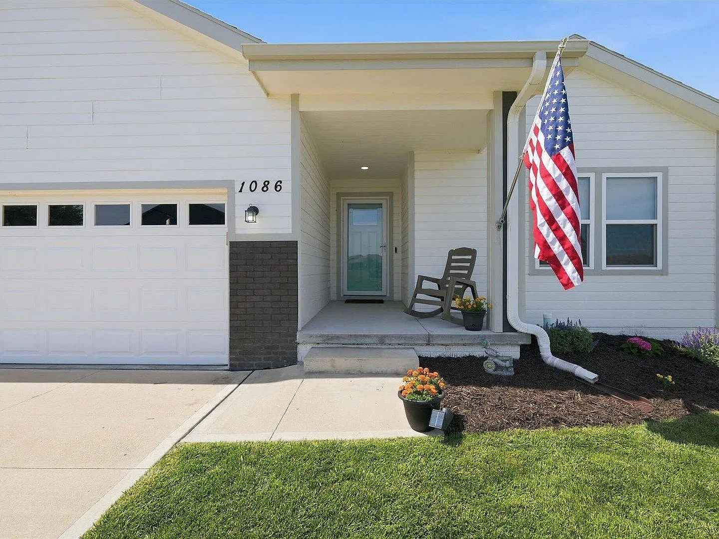 Like-New 4 Bed / 3 Bath Ranch in Hills of Cedar Creek with Finished Basement & Fenced Yard - Lewi... — Photo 3