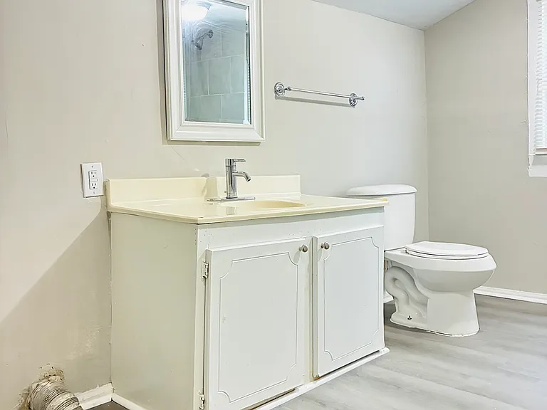 514 S Maple St — Photo 17