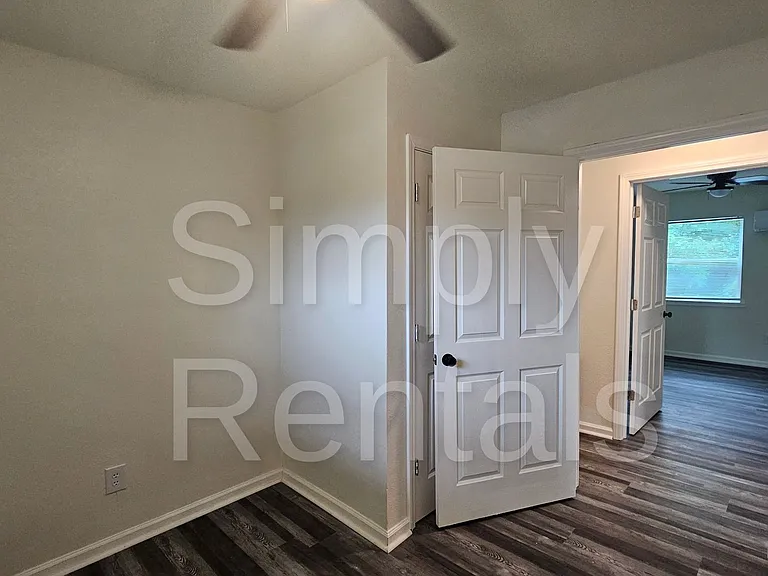 403 Main St E — Photo 13