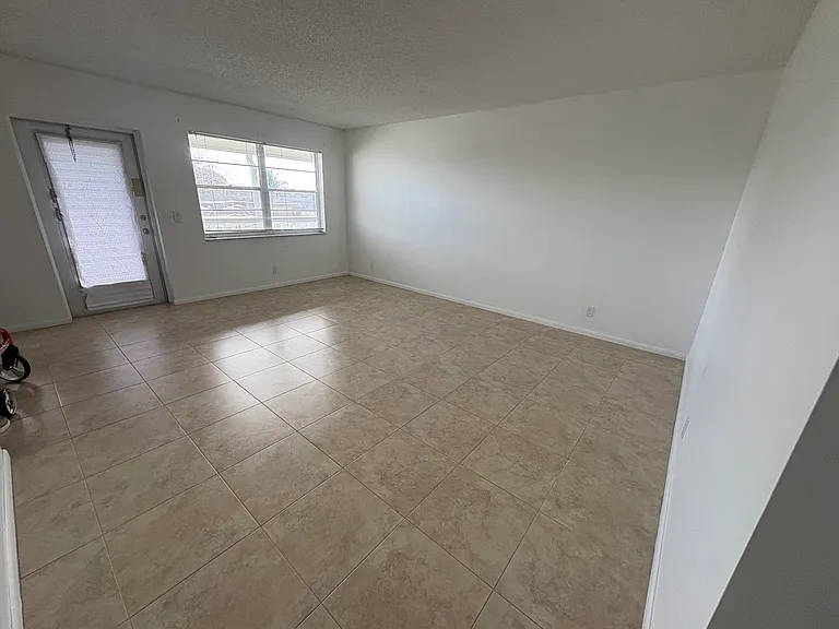 163 Somerset Cres #H — Photo 8