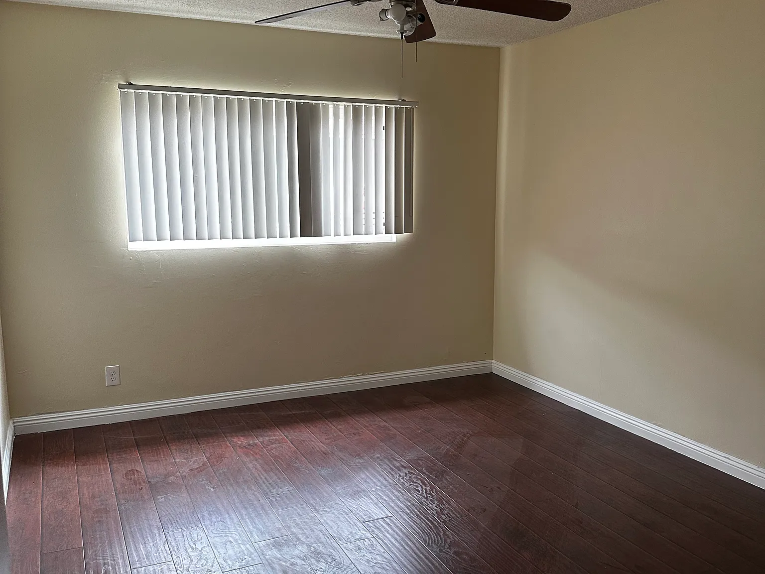 3 bed, 1300 sqft, $3,250 — Photo 1
