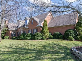 1928 Lakes Edge Dr, Lexington, KY 40502