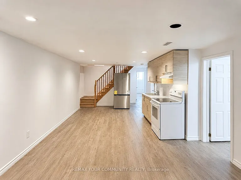 77 Beswick Dr #LOWER — Photo 5