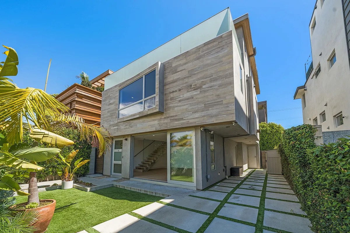 Building Photo - 808 Brooks Ave