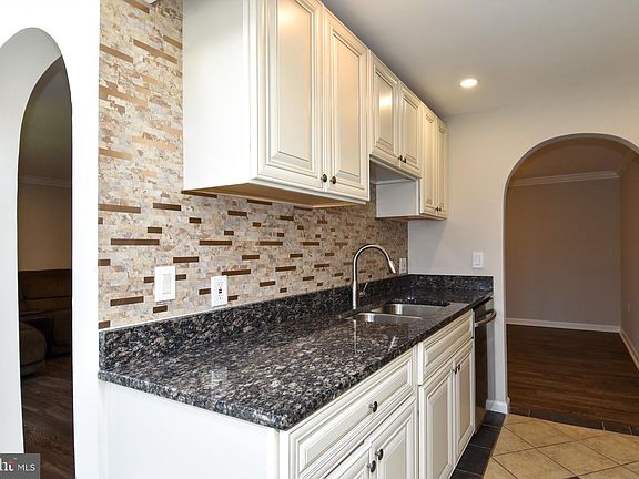 5th image of 18032 Chalet Dr #26302