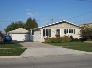 1516 Johnston Dr, Manitowoc, WI 54220