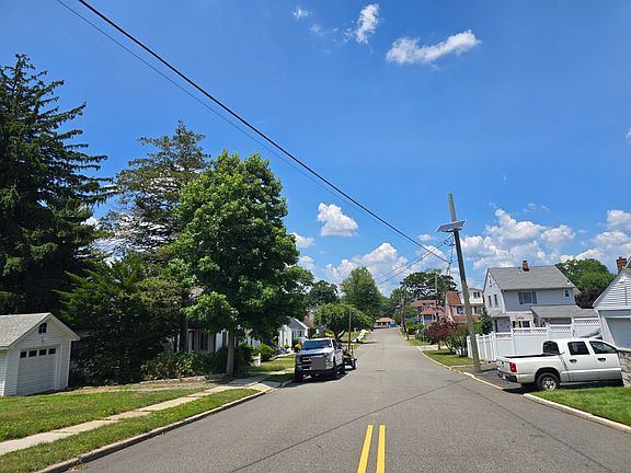 5th image of 160 Stone St
