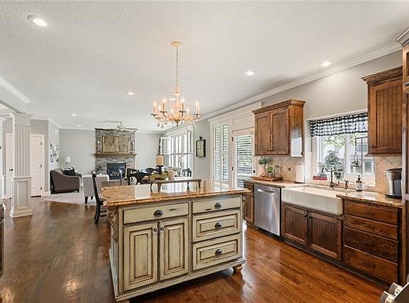 5th image of 2909 SE Jennifer Dr
