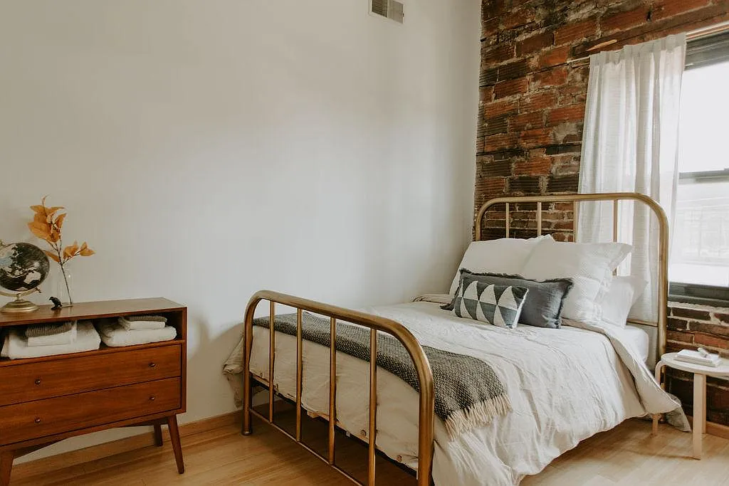 2 bed, 975 sqft, $2,200 — Photo 3