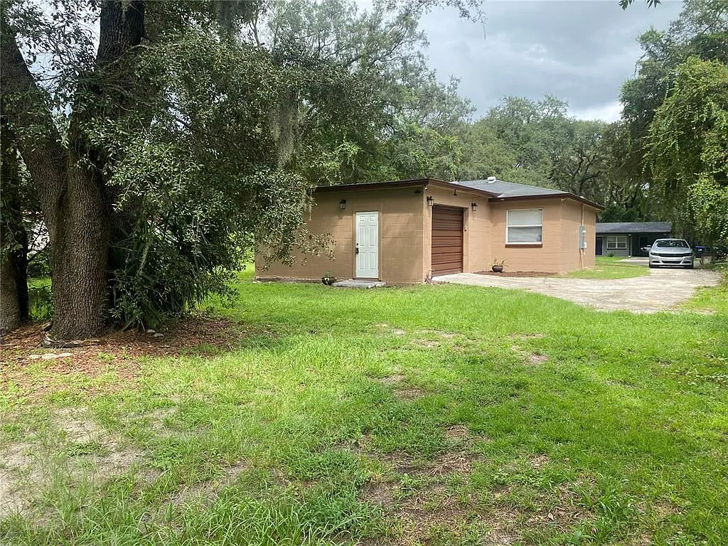 3 bed, 2.0 bath, 888 sqft, $2,300 — Photo 3