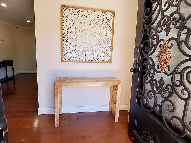 1445 Crestview Ct — Photo 2