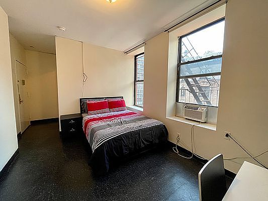 2nd image of 201 W 95th St APT 404