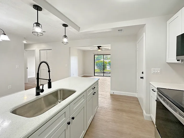 Springview Apartments — Photo 65