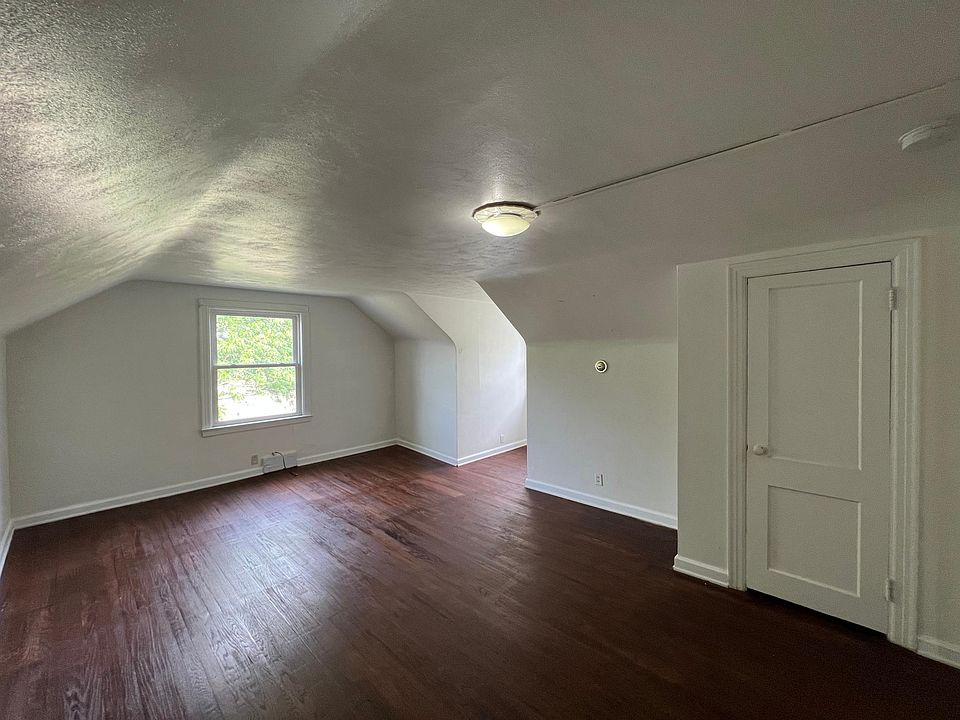 2nd image of 1303 E 7th St #A