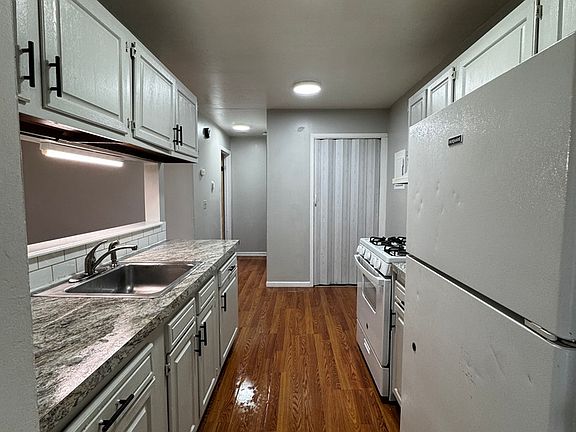 4th image of 1011 Webber St