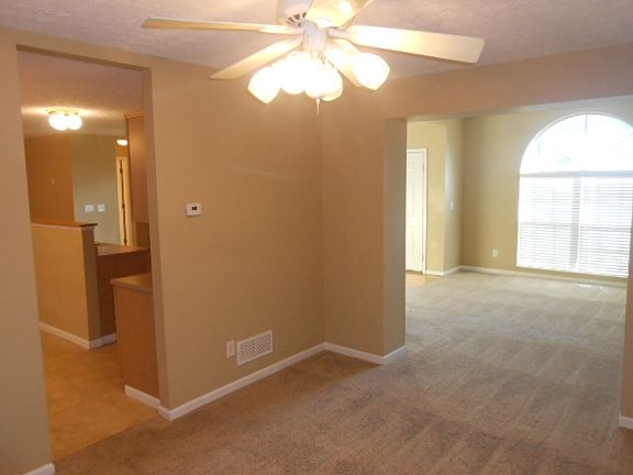 4th image of 648 Norfolk Sq N