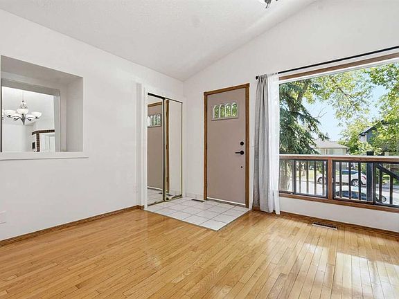 3rd image of 4205 E 16th St SW